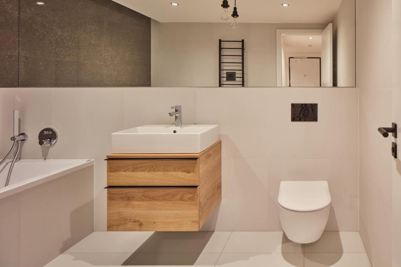 Prague Days - Designer Apts - Garage - Terrace - Easy City Access Exteriör bild