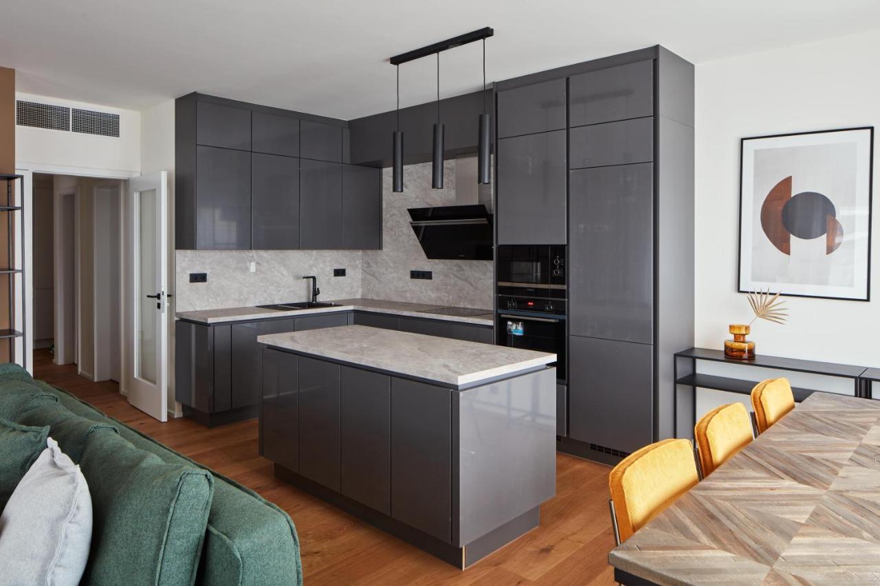Prague Days - Designer Apts - Garage - Terrace - Easy City Access Exteriör bild